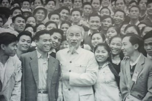 Kỷ niệm Ngày sinh của Bác, nghĩ về công tác cán bộ hiện nay