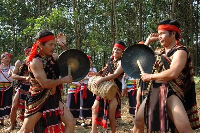Bảo tồn và phát huy âm nhạc dân gian hai tộc người Cor  và Ca Dong tỉnh Quảng Nam