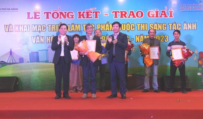 Tổng kết, trao giải cuộc thi ảnh “Văn hóa giao thông Đà Nẵng” năm 2023
