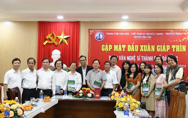 Đoàn văn nghệ sĩ Đà Nẵng giao lưu với Huyện Đại Lộc nhân dịp Tết Nguyên tiêu