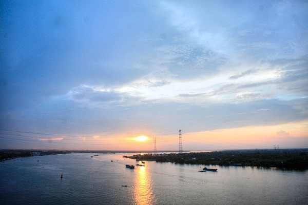 Sông vẫn chảy đời sông