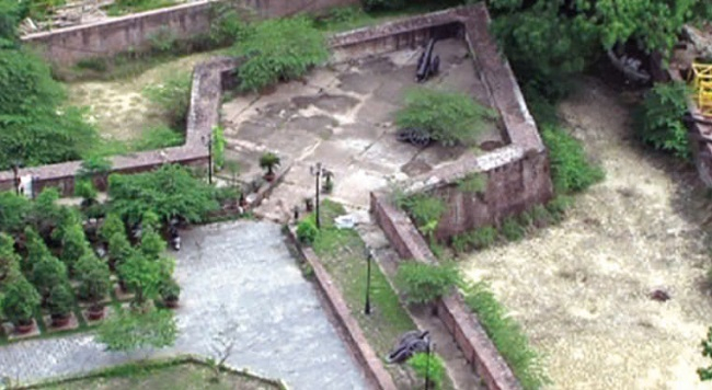 Bên cửa biển lịch sử