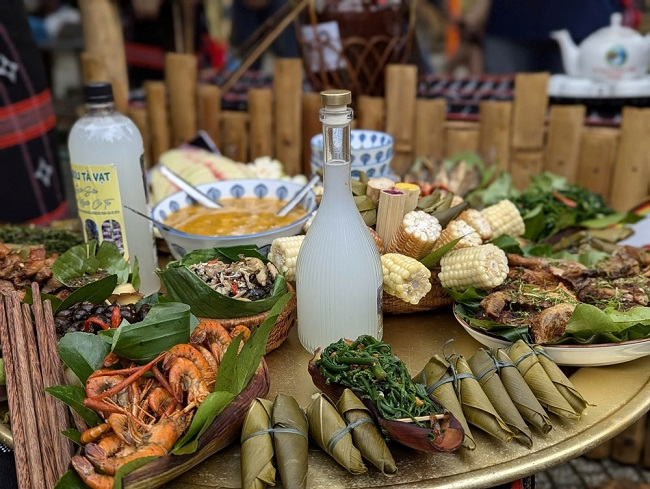 Ẩm thực Cơ-tu qua văn học dân gian