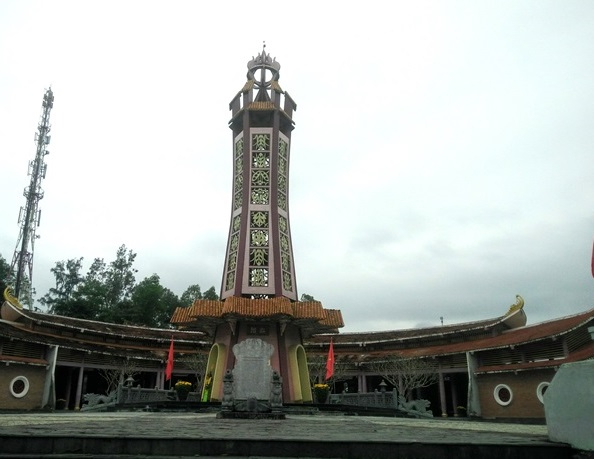 Về “miền sông đào, núi lở”...