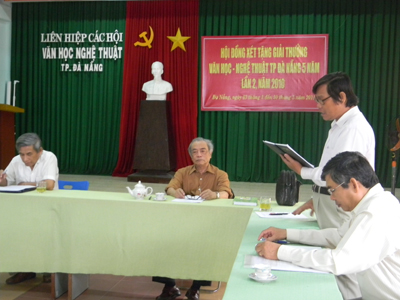 Hoàn thành việc xét tặng Giải thưởng Văn học-Nghệ thuật thành phố Đà Nẵng lần II, năm 2010 ở cấp chuyên ngành và cấp Liên hiệp