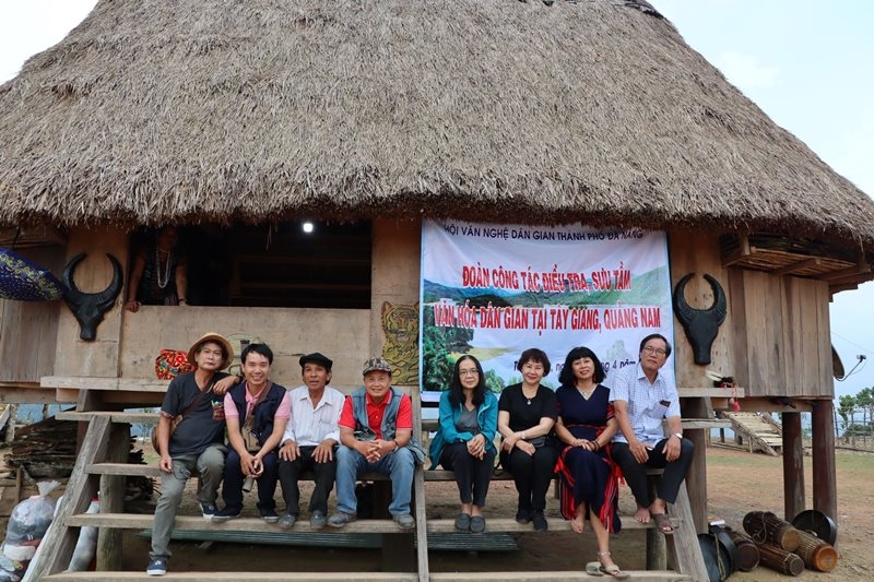 Hội Văn nghệ dân gian tổ chức điền dã tại huyện Tây Giang