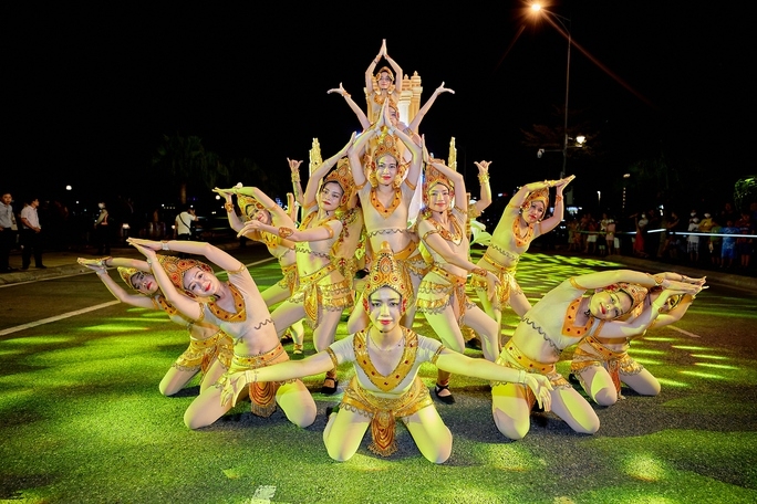 Lễ hội Carnival đường phố “Take me to the Sun” tại Đà Nẵng